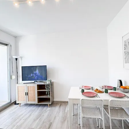 Apartmán Nuevo, A 60 Metros De La Playa Y Con Vistas Laterales Al Mar *